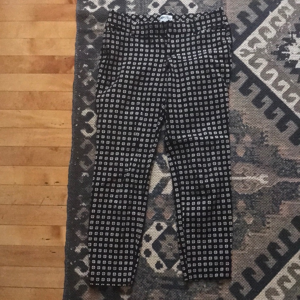 Pixie flower cropped pants
